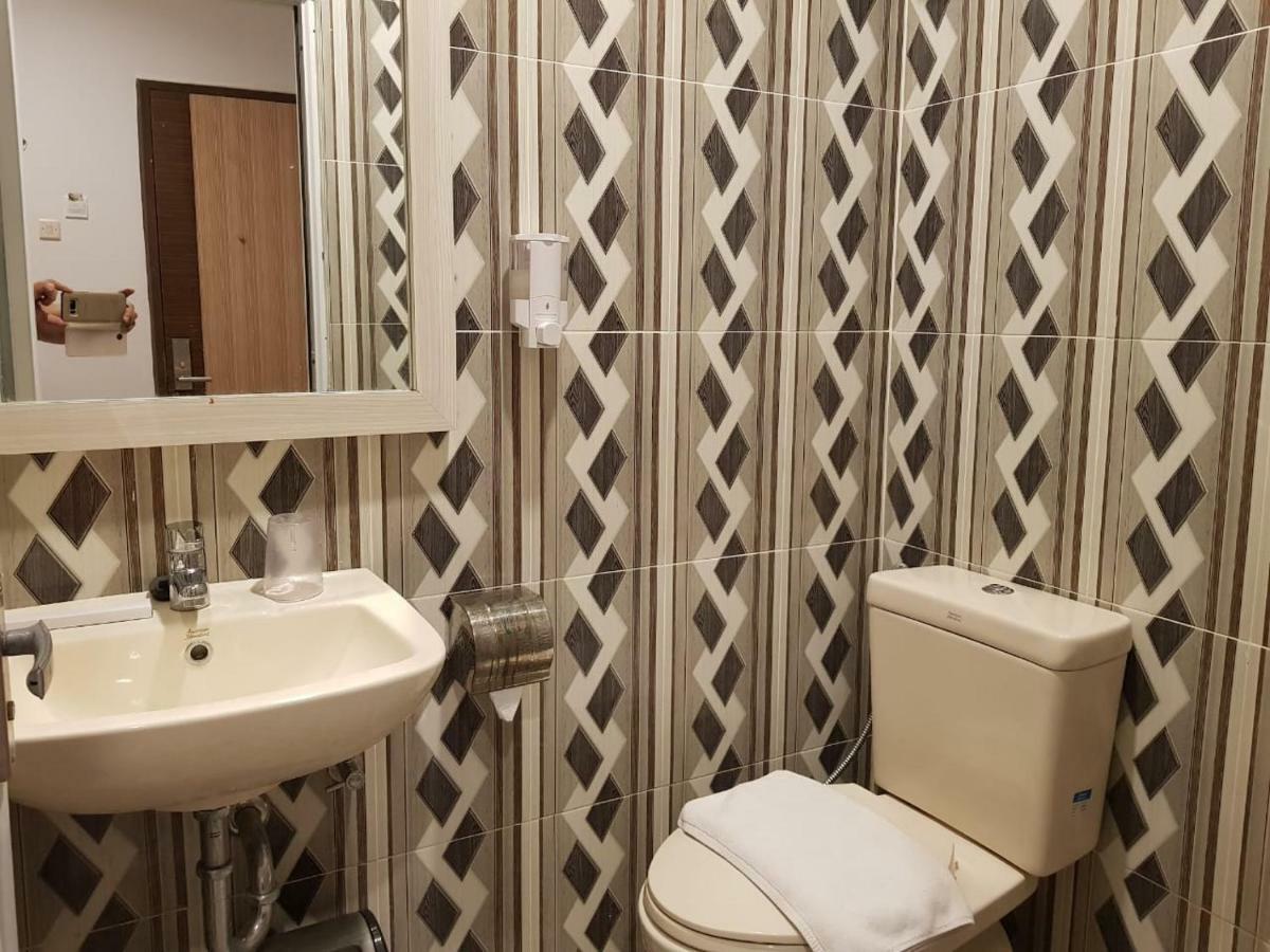 Fortune Front One Hotel ケンダリ エクステリア 写真